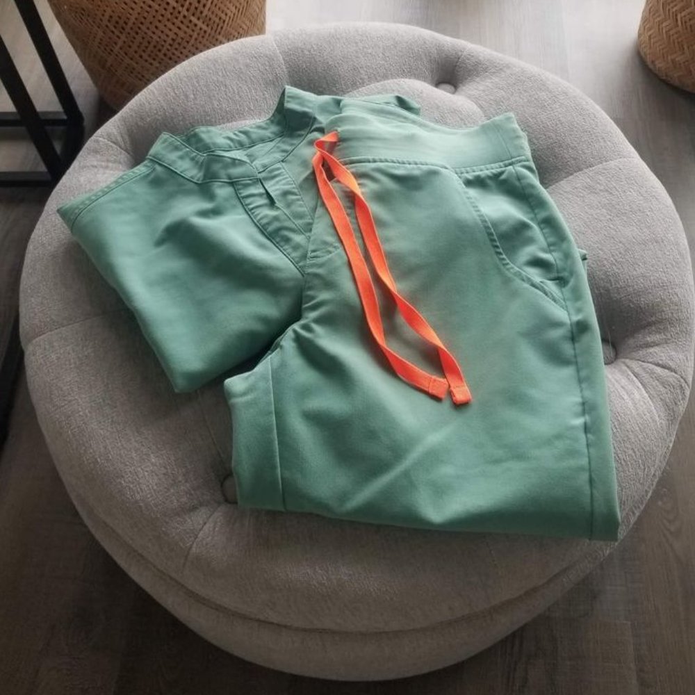 Gently used Jade Figs top and bottom set